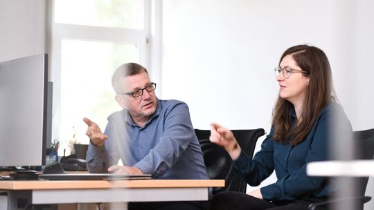 Dieses Bild ist ein Thumbnail, das für das Webinar Data-Driven Dashboards: Keeping Your Projects on Track verwendet wird.