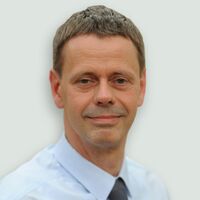 本图片是Prof. Dr. Mirko Conrad的肖像照。