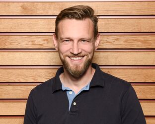 本图片是Bjoern Kunze的肖像照。