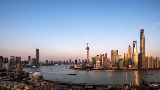 Dieses Bild zeigt die Skyline von Shanghai. Dieses Bild ist ein Thumbnail, das für den Artikel MES eröffnet MES Ltd. in Shanghai  verwendet wird.