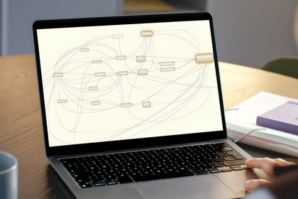 Dieses Bild zeigt ein komplexes Stateflow-Modell mit mehreren hierarchischen Unterebenen.