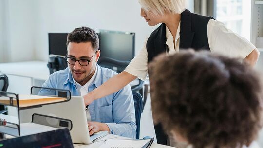 This image is a thumbnail representing the training page for the topic Introduction to Model-based Development and Quality Assurance of Embedded Software.